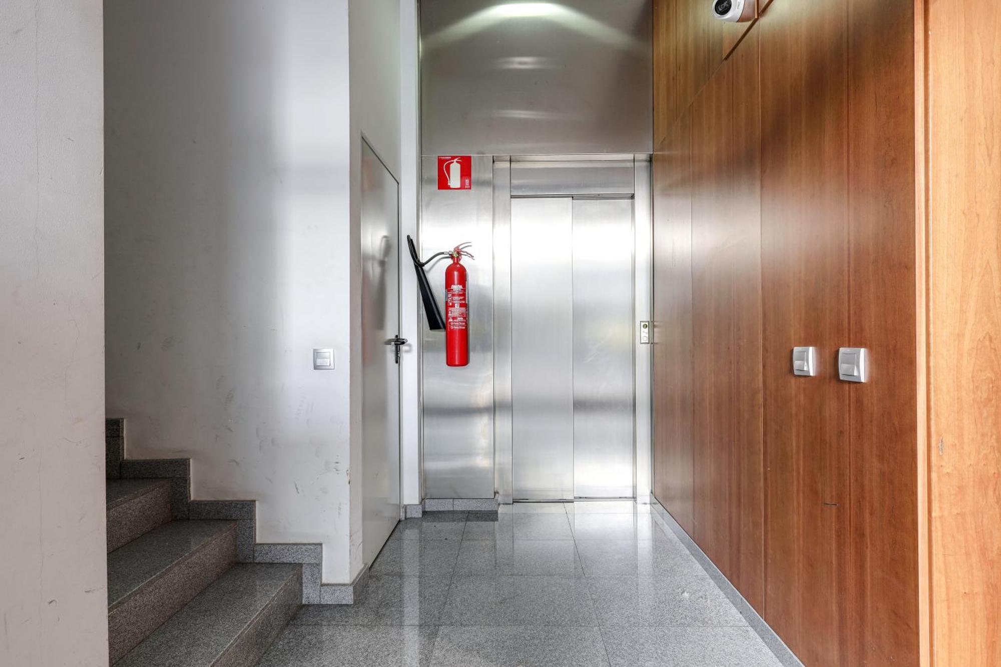 Urban Flats Vallirana Barcelona Exterior foto